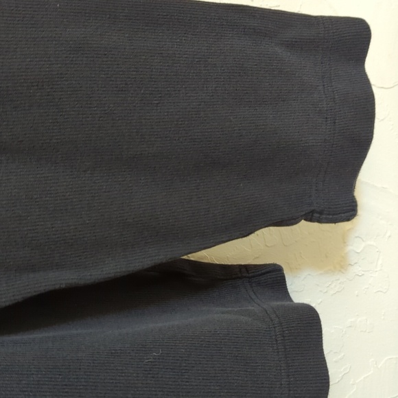 GAP Black Long Sleeve Waffle Knit Pullover Tee with Crew Neck Size XL - Picture 2 of 5